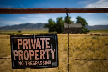 No trespassing sign